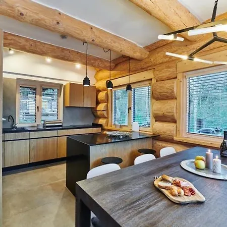 Chalet Zrub Ontario, Tale