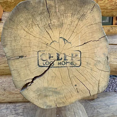 Chalet Zrub Ontario, Tale *