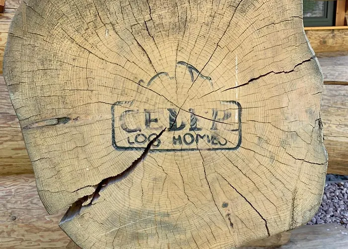 Chalet Zrub Ontario, Tale *